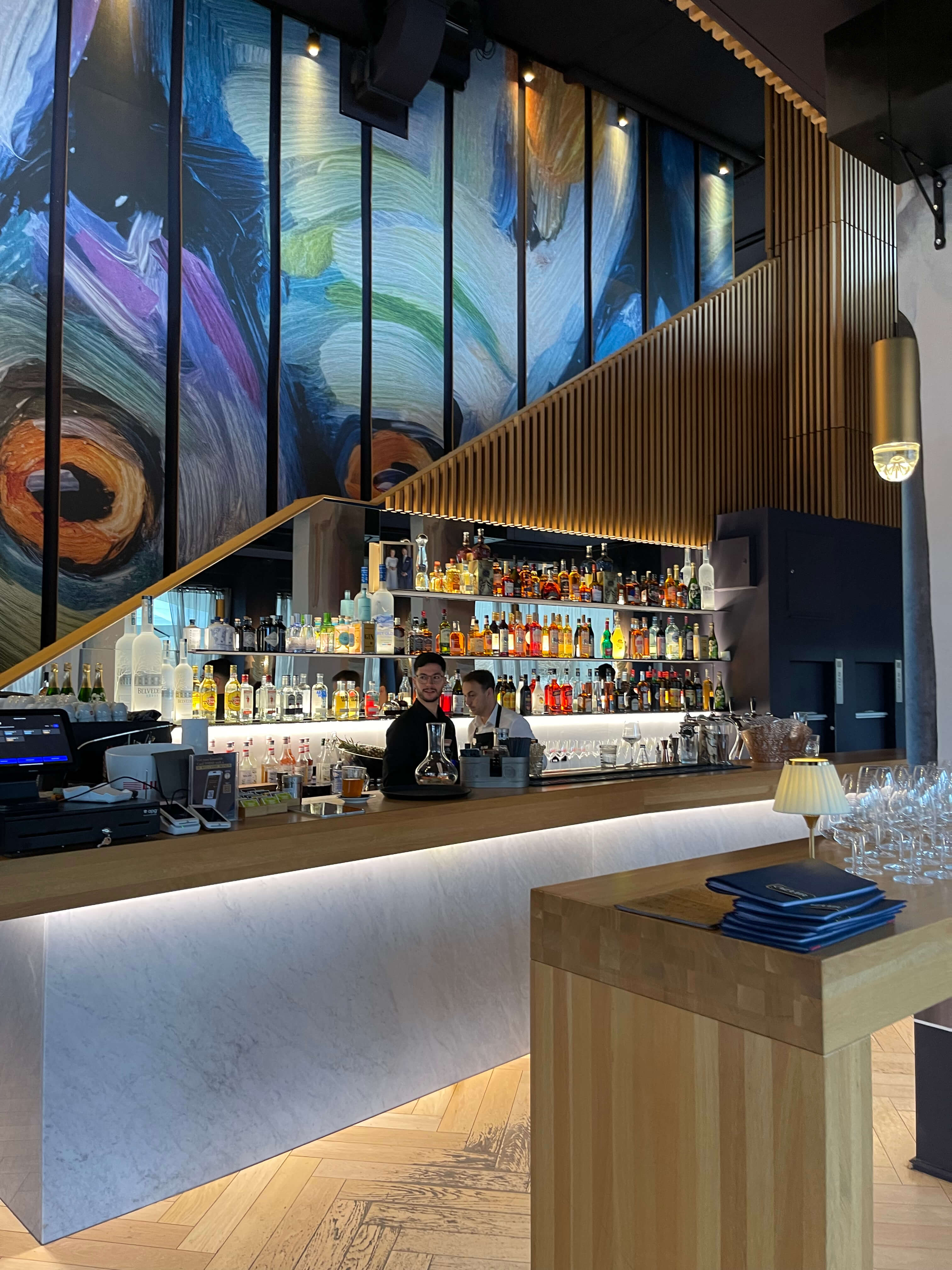 Restaurant bar